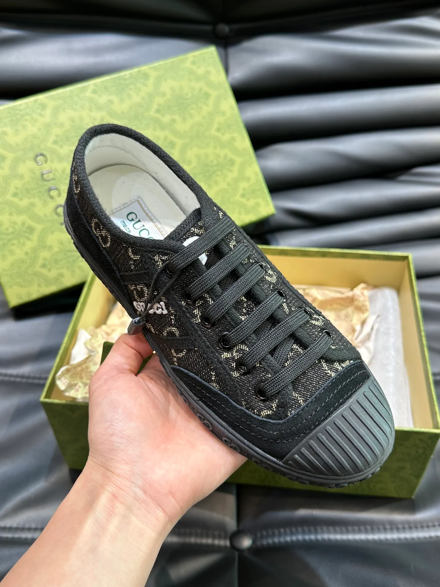Men's shoes 💰p380 "GUCC*" Couple style 👫 lace-up canvas sneakers, crafted from light blue GG denim fabric, showing uniqueness. Classic details such as the GG printed embossed outsole, interlocking G and "Gucci" embroidery add to the glamorous style. Privately-made T men's shoes 💰pU original outsole, with exquisite details, impeccable fit, and a flat toe that has a retro feel! Customized canvas, classic double G logo, and the spring and summer color combinations are also very interesting! Size: Female 35-39. Male 38-44